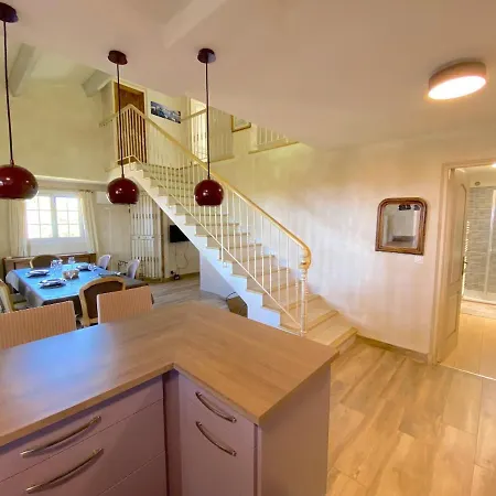 Apartment T4 Dans Avec Piscine *